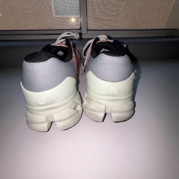 SIZE 10 | On Cloud Flyer 4 - Picture 5 of 8